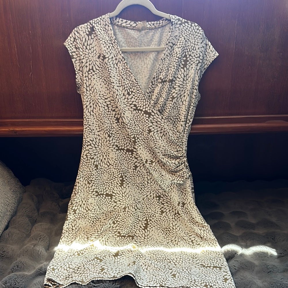 Athleta Cream and Brown Patterned Top